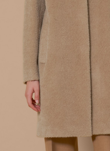 Mantel mit umklappbarem Reverskragen aus Wolle und Alpaka in dunkel Beige